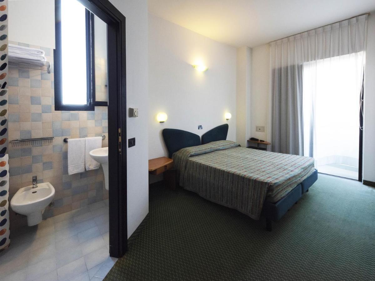 Hotel Ali D'Oro Rimini Exteriör bild