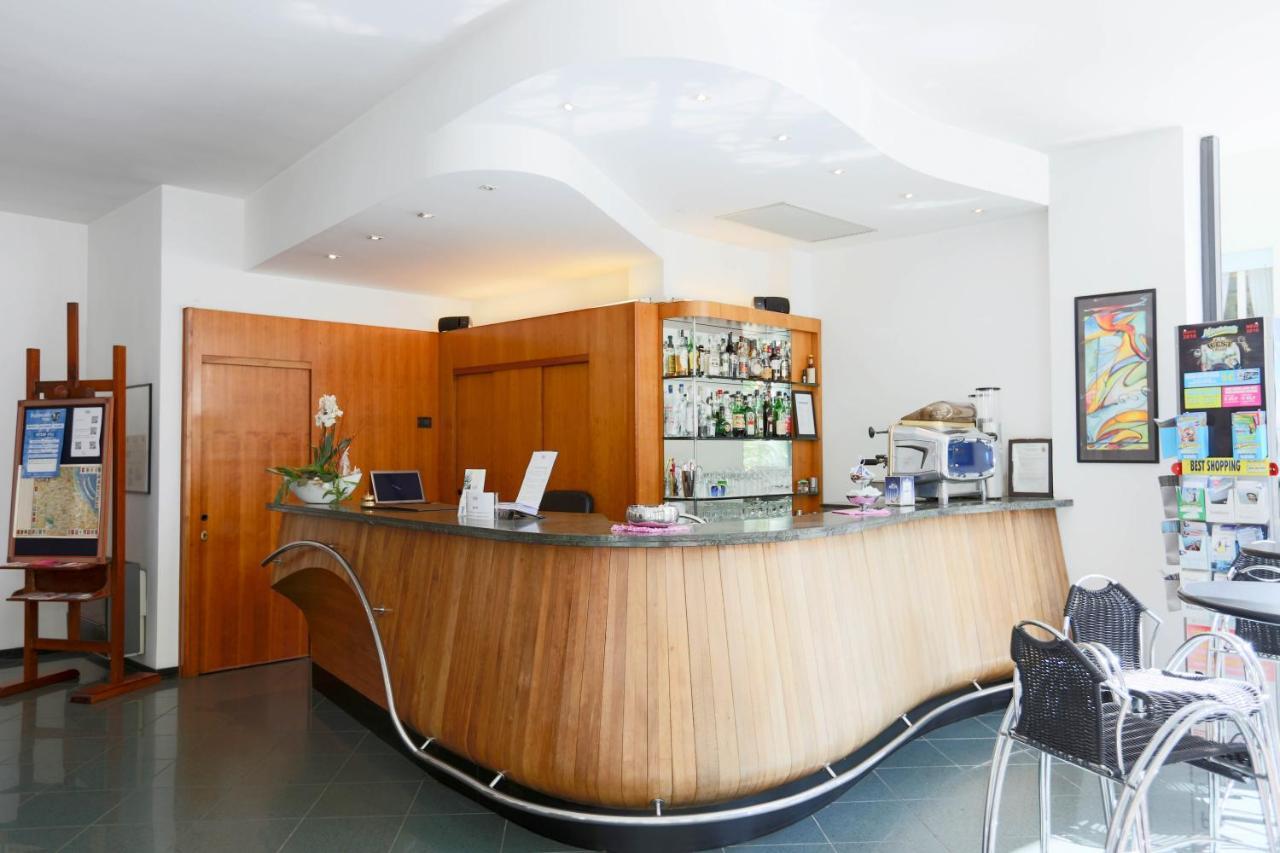 Hotel Ali D'Oro Rimini Exteriör bild